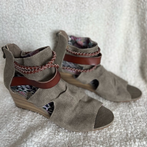 Blowfish wedge sandals, size 11, grey/tan canvas - Picture 2 of 5